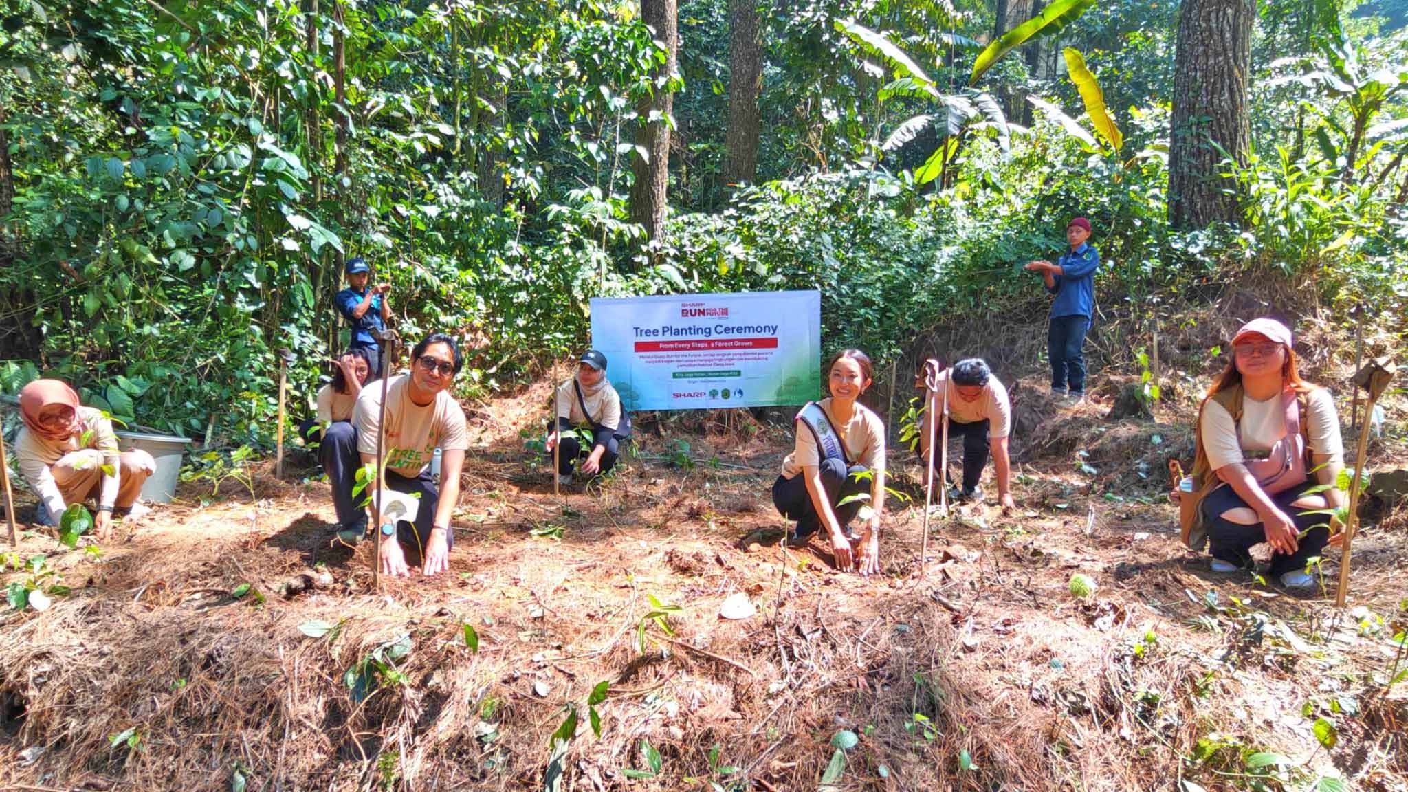 Berita Foto : Aksi Tanam Pohon