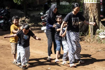 Berita Foto : Libur Sekolah Jadi Momen Mengajak Anak Lepas dari Gawai
