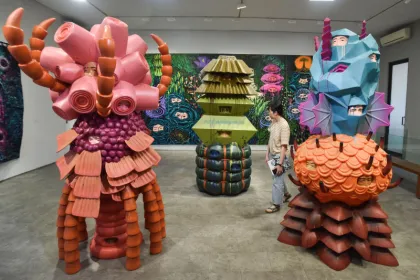 Berita Foto : Pameran Instalasi Seni Tropical Aliens di Jakarta