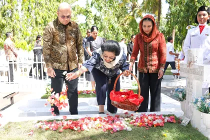 Berita Foto : Megawati Soekarnoputri ziarah ke TMP Seroja Timor Leste