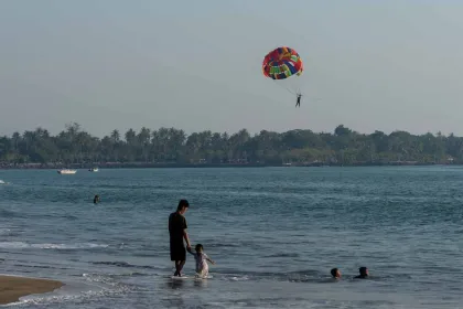 Berita Foto : Pemkab Serang dan PVMBG Pastikan Wisata Pantai Anyer-Cinangka Aman, Berada 42 Km di Luar Radius Bahaya Gunung Anak Krakatau