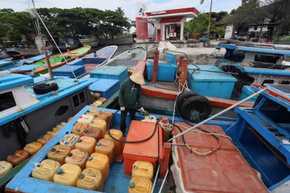 Berita Foto : Harga Khusus BBM Nelayan Ditetapkan Pemerintah