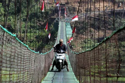 Berita Foto : Jembatan Perintis Garuda Terpanjang di Pulau Jawa Perkuat Akses Angkutan Hasil Panen dan Komoditas Pertanian