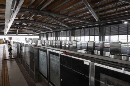 Berita Foto : LRT Jakarta Fase 1B Pegangsaan Dua-Manggarai Hampir Rampung