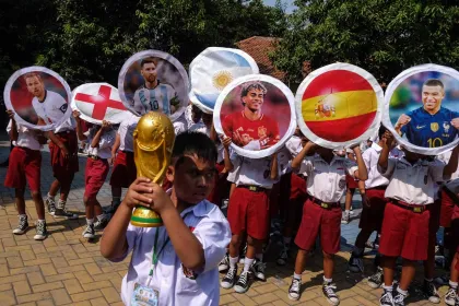 Berita Foto : Masa Pengenalan Sekolah Bertema Piala Dunia Perkuat Motivasi Belajar Siswa