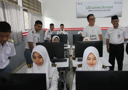 Berita Foto : LG Loves School Dukung Pembelajaran Berbasis Teknologi Di SMKN 2 Tangerang Selatan