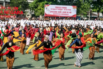 Berita Foto : Menari gambyong massal memperingati HUT ke-80 Sukoharjo
