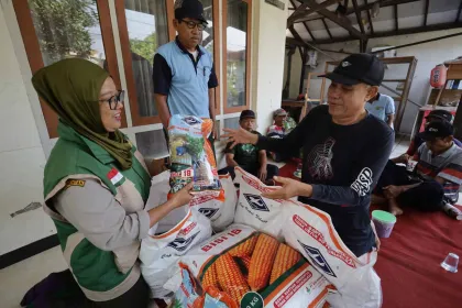 Penyaluran Bantuan Benih Jagung kepada 683 Kelompok Tani di Kediri untuk Mendukung Ketahanan Pangan