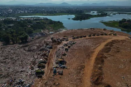 Berita Foto : Upaya Penghentian Praktik Open Dumping di TPA Makassar