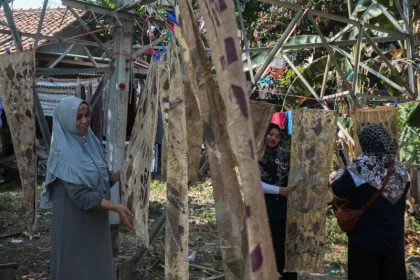 Pelatihan Kerajinan Kain Ecoprint