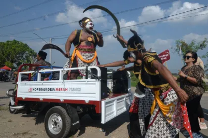 Berita Foto : Warga Klaten Gelar Kirab Budaya Syukuran Umbul Brondong
