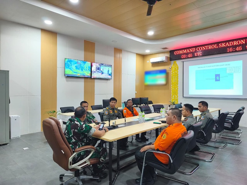 Berita Foto : Lanud Sultan Hasanuddin Kerahkan Boeing 737 Skadron Udara 5 Bantu Pencarian KLM Nurul Salsa di Perairan Selayar.
