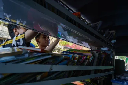 Berita Foto : Perpustakaan keliling saat HBKB di Makassar