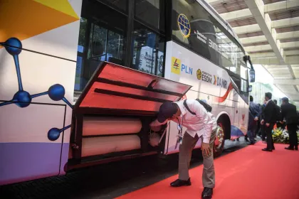 Berita Foto : Bus Hydrogen-Diesel Dual Fuel, Inovasi Baru Kendaraan Ramah Lingkungan