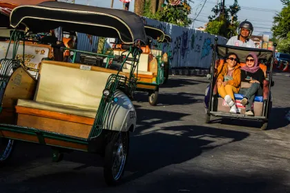 Berita Foto : Dukung Transportasi Ramah Lingkungan, Dishub DIY Kembali Sediakan Becak Listrik Gratis di Malioboro