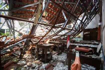 Berita Foto : Lebih dari Dua Tahun Ambruk, Pemprov DKI Jakarta Segera Perbaiki Sekolah