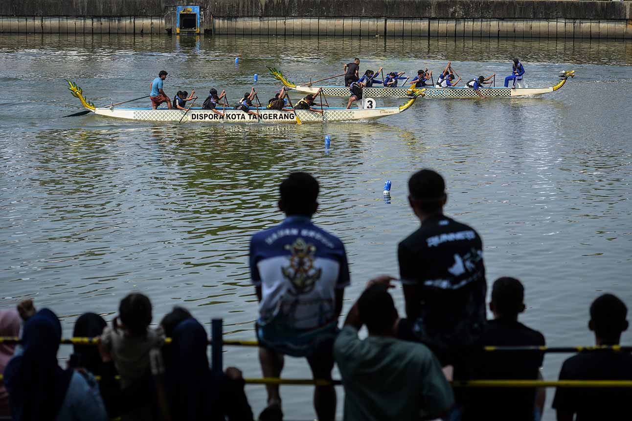 Puluhan Tim dari Berbagai Provinsi Ikuti Lomba Dayung Perahu Naga di Tangerang