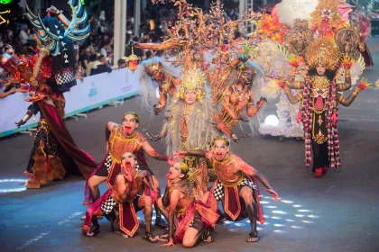 Berita Foto : Jember Fashion Carnaval ke-24 Usung Tema HEAL, Serukan Harmoni Manusia dan Alam