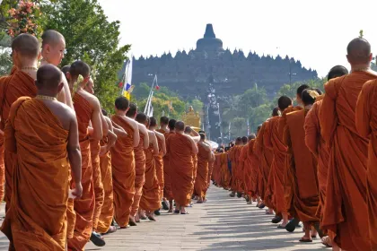 Berita Foto : Kirab Asalha Mahapuja 2026 Satukan Ribuan Umat Buddha dari Dalam dan Luar Negeri