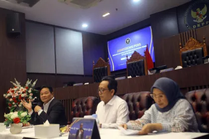 Berita Foto : Naik Helikopter Sewaan KPU, DKPP Beri Sanksi Anggotanya