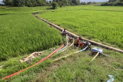 Berita Foto : Petani Andalkan Air Waduk Keliling demi Menjaga Irigasi saat Kemarau