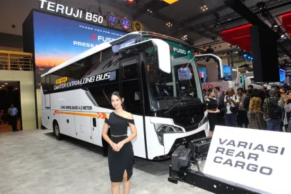 Berita Foto : Mitsubishi Fuso Luncurkan Varian  Canter Extra Long Bus dan Hadirkan Akselerasi Layanan "Zero Down  Time" di GIIAS 2026 