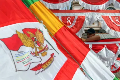 Berita Foto : Jelang HUT RI, Pedagang Bendera Musiman Bermunculan