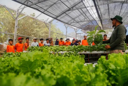 Edukasi kebun wisata hidroponik untuk siswa di Ternate