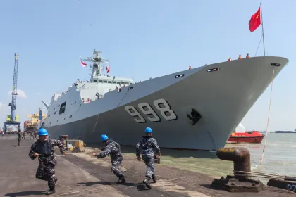 Kapal Qi Jiguang dan Kunlun Shan singgah di Surabaya