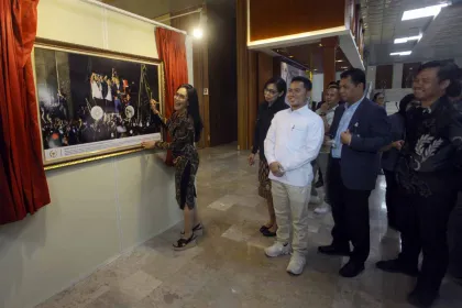 Rieke Buka Pameran Warna-Warni Parlemen 2026