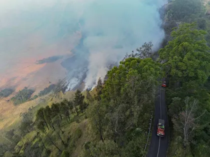 Berita Foto : Penutupan Sebagian Akses Wisata Bromo untuk Mendukung Penanganan Kebakaran