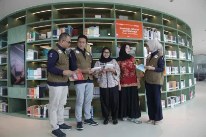Tugu Insurance Serahkan Donasi Buku Literasi Keuangan kepada Perpustakaan DKI Jakarta