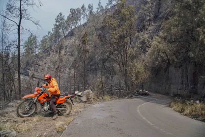 Penutupan akses wisata Bromo akibat kebakaran