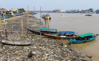 Berita Foto : Tinggi muka air Sungai Musi Palembang menurun