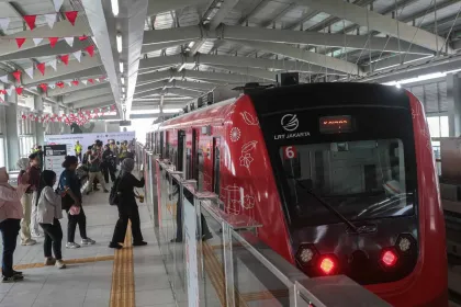 Berita Foto : Progres LRT Manggarai-Kelapa Gading Capai 98 Persen, Beroperasi Agustus 2026