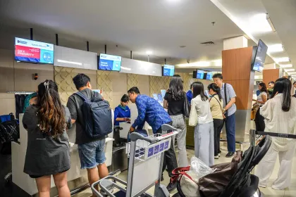 Berita Foto : Penerbangan Komersial Kembali Beroperasi di Bandara Husein Sastranegara