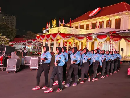 Berita Foto : Sampai Hari Gelap