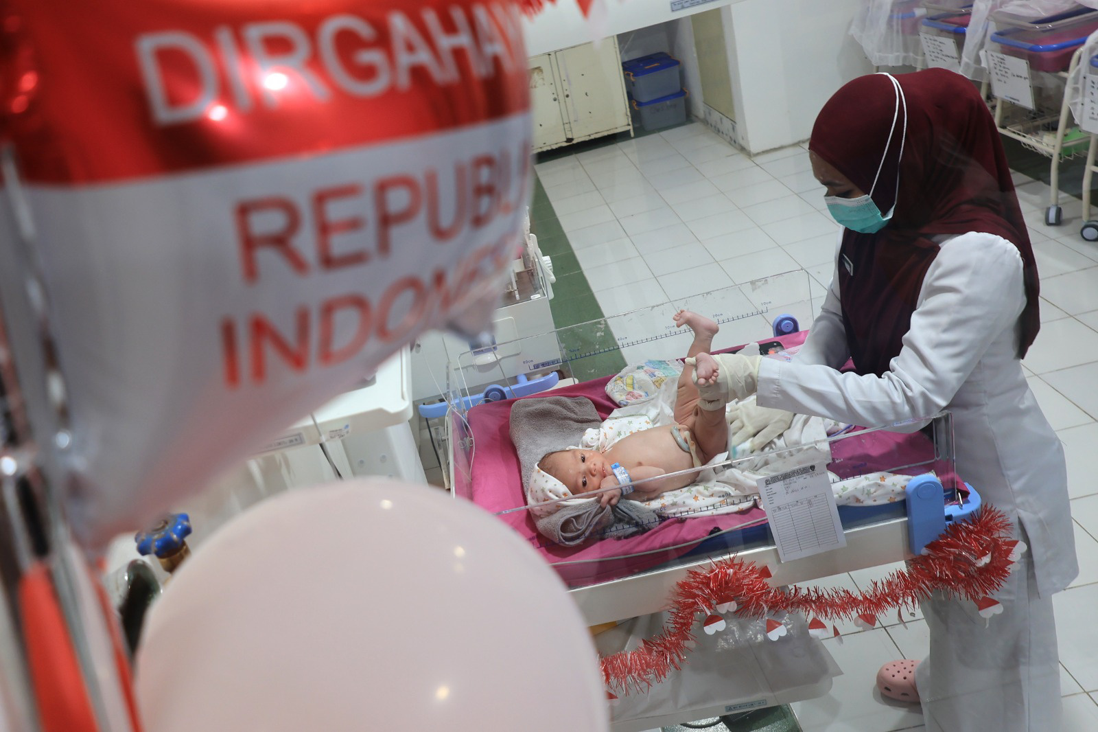 Foto: Kelahiran bayi saat HUT Kemerdekaan RI