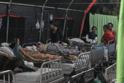 RSUD Maumere rawat pasien di tenda akibat gempa