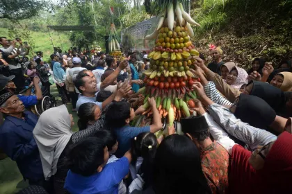 Berita Foto : Tradisi Sedekah Bumi Sendang Gambir sebagai Wujud Syukur atas Sumber Mata Air