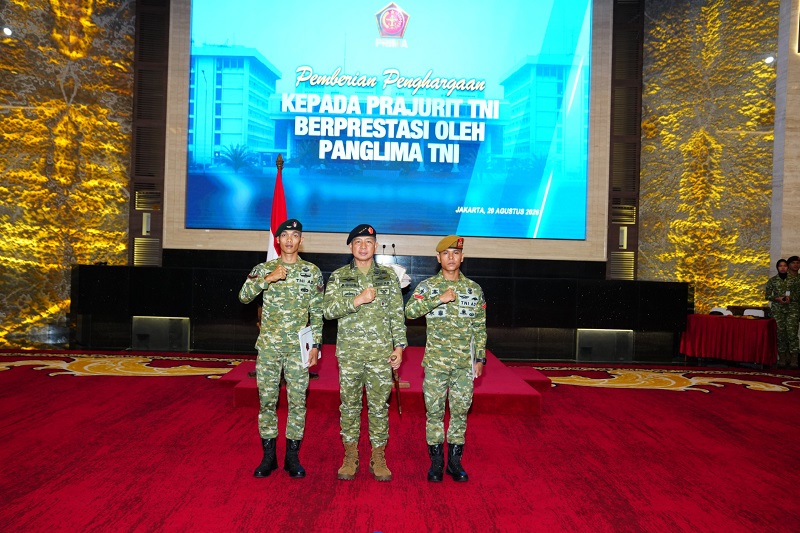 Panglima TNI Beri Penghargaan Istimewa Atas Aksi Heroik D...