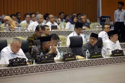 Berita Foto : Rapat Bersama Mitra Kerja, Komisi V DPR Bahas Laporan LKPP Tahun Anggaran 2025