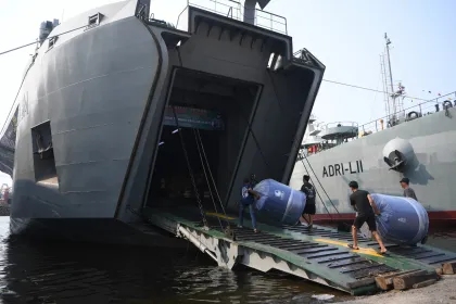 Berita Foto : TNI AD kirim bantuan untuk korban gempa di NTT