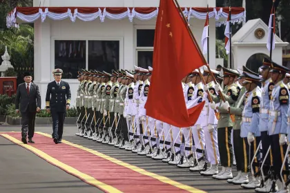 Berita Foto : Menhan Sjafrie Sjamsoeddin Terima Menhan China Laksamana Dong Jun, Perkuat Hubungan Bilateral dan Bahas Kerja Sama Militer