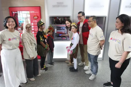 Berita Foto : Dukung Bulan Literasi Keuangan OJK 2026, CIMB Niaga Edukasi Pelajar Lewat Tour de Bank