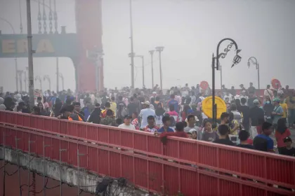 Berita Foto : Kabut Asap Karhutla Selimuti Palembang, Jarak Pandang Kurang dari 50 Meter dan Kualitas Udara Berbahaya