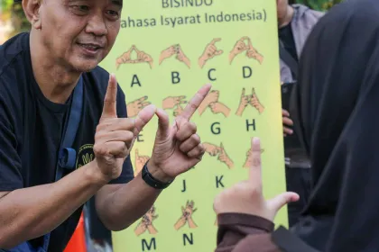 Berita Foto : Kegiatan Gratis di HBKB Kenalkan Bahasa Isyarat kepada Masyarakat