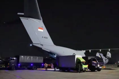 Berita Foto : TNI Salurkan 695,17 Ton Bantuan untuk Korban Gempa NTT.