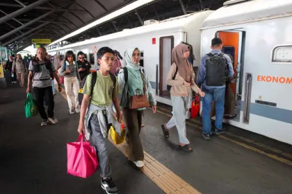 Berita Foto : Libur Maulid Nabi, 36.755 Penumpang Gunakan Kereta Api di Wilayah Daop 8 Surabaya