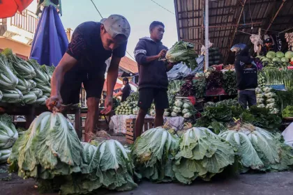 Aktivitas Jual Beli di Pasar Tradisional Manggarai Kembali Bergeliat